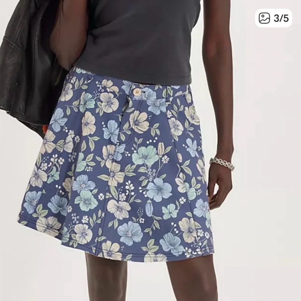 Free People Dahlia Printed Circle Mini Skirt. NWT. Cool combo pop floral